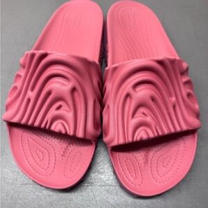 CROCS Vibrant Textured Slide Sandals